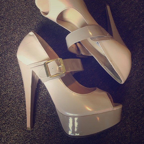 Steve Madden Shoes - Steve Madden Nude Heels